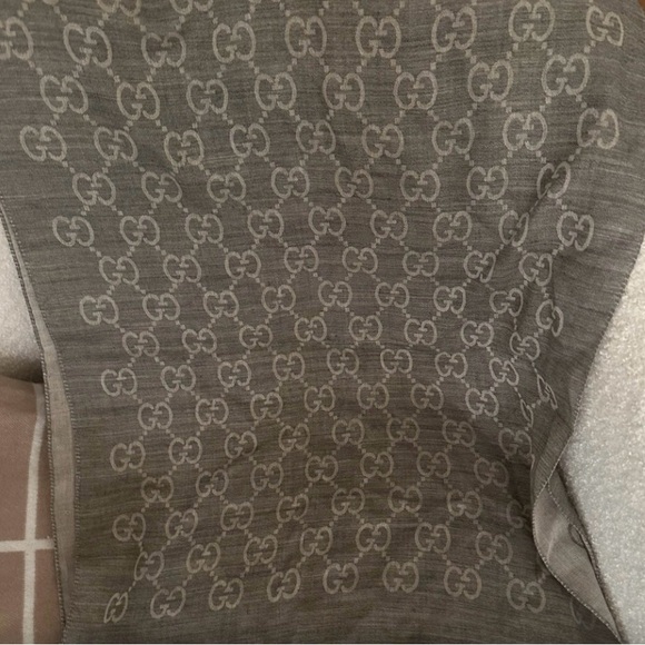 Authentic Gucci GG Jacquard Pattern Wool Scarf Gray - Picture 3 of 9